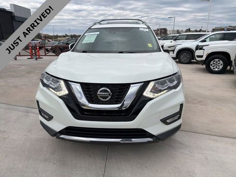 Certified 2019 Nissan Rogue SL w/ Premium Package image 2