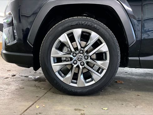 Used 2020 Toyota RAV4 XLE Premium image 11