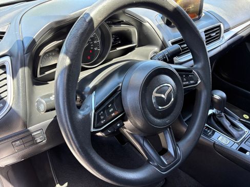 Used 2017 MAZDA MAZDA3 Sport FWD image 9