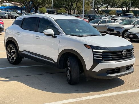 Used 2025 Nissan Kicks SV image 4