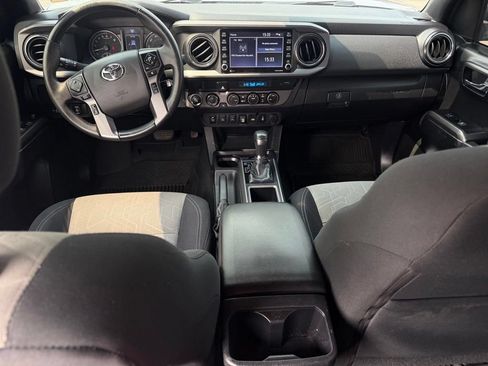 Used 2021 Toyota Tacoma TRD Sport w/ Technology Package AWD/4WD image 17