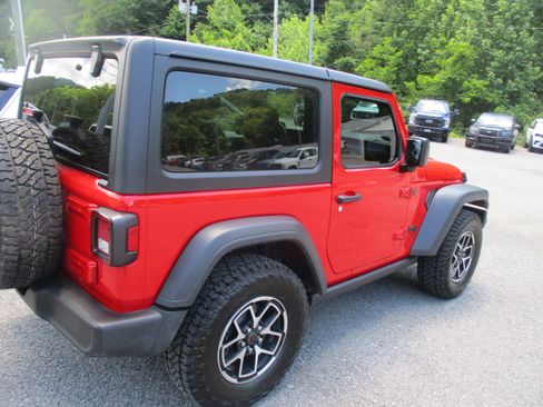 Used 2025 Jeep Wrangler Sport AWD/4WD image 4