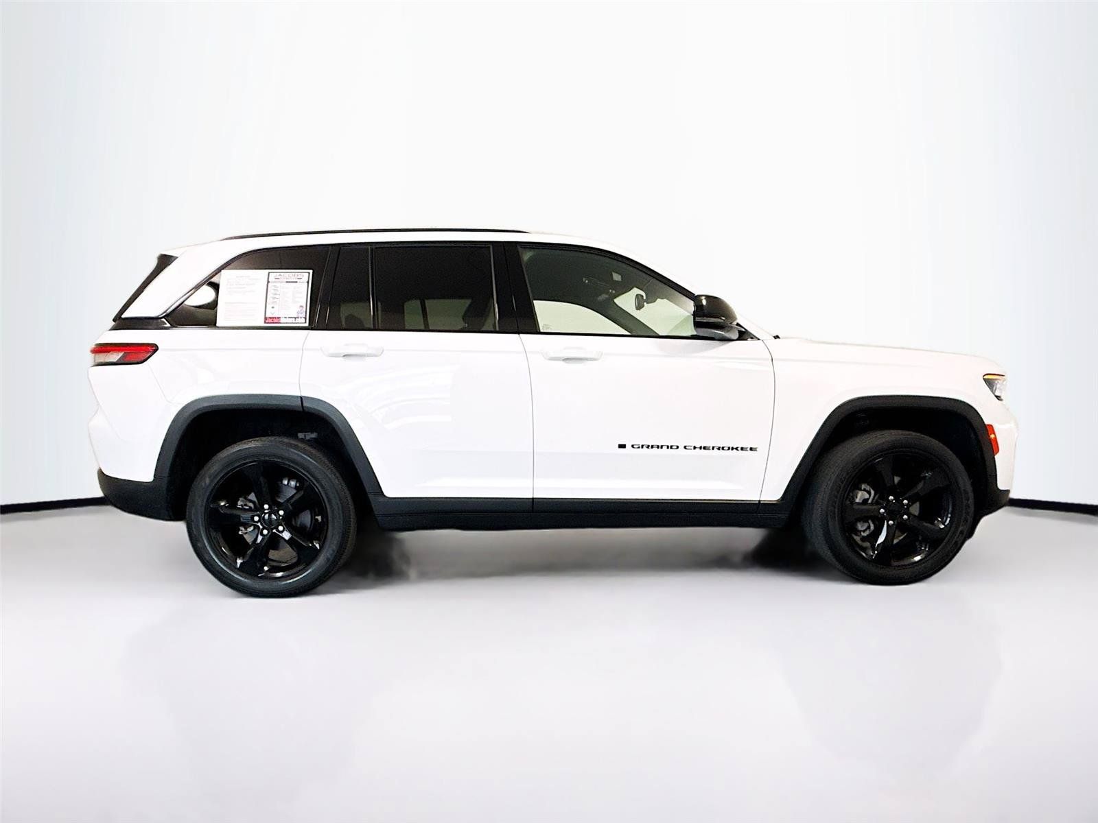 Used 2023 Jeep Grand Cherokee Altitude AWD/4WD image 35