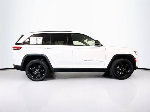 Used 2023 Jeep Grand Cherokee Altitude AWD/4WD image 35