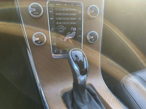 Used 2017 Volvo XC60 T6 Inscription w/ Preferred Option Package image 11