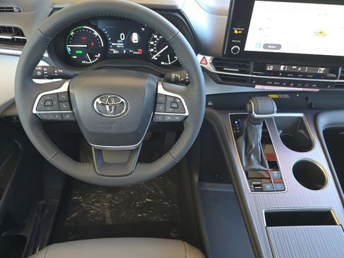 New 2026 Toyota Sienna XLE AWD/4WD image 12