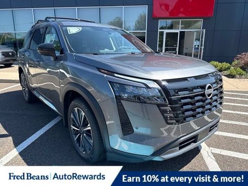 New 2026 Nissan Pathfinder Platinum w/ Cargo Package AWD/4WD image 2
