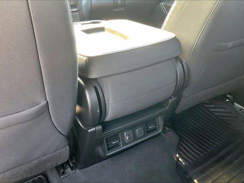 Used 2022 Chevrolet Silverado 1500 LT AWD/4WD image 31