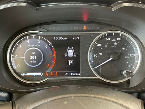 Used 2025 Nissan Versa SV image 38