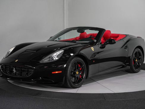 Used 2010 Ferrari California RWD image 8