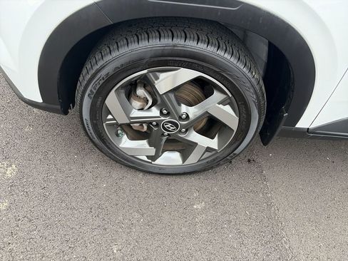 Used 2024 Hyundai Venue SEL FWD image 10