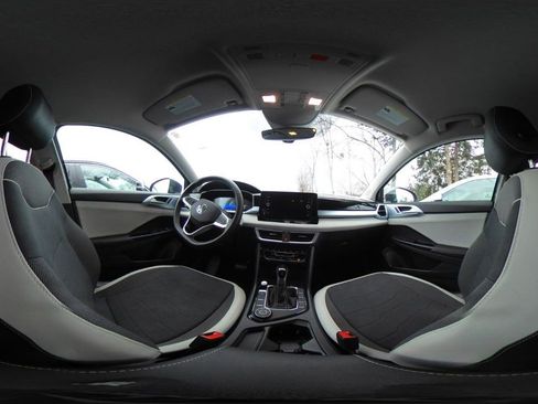 Used 2025 Volkswagen Taos SE image 42