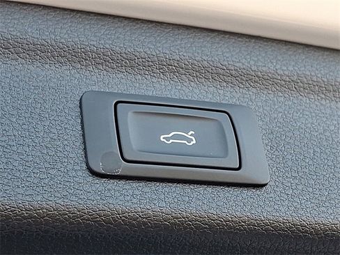 Used 2025 Audi Q3 2.0T Premium image 27