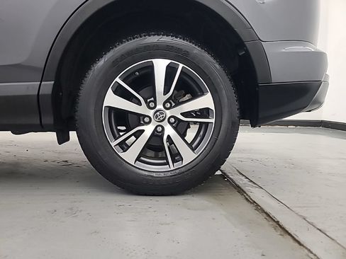 Used 2018 Toyota RAV4 XLE w/ Plus Extra Value Package FWD image 10