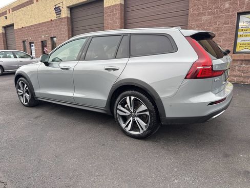 Used 2025 Volvo V60 B5 Cross Country Plus image 25