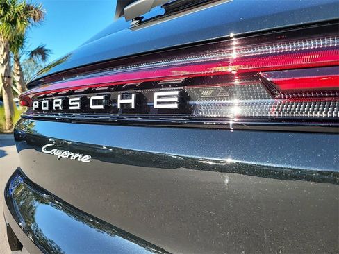 Used 2025 Porsche Cayenne image 10