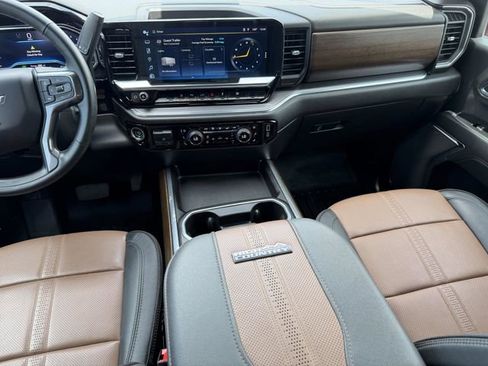 Used 2024 Chevrolet Silverado 2500 High Country w/ High Country Premium Package AWD/4WD image 19