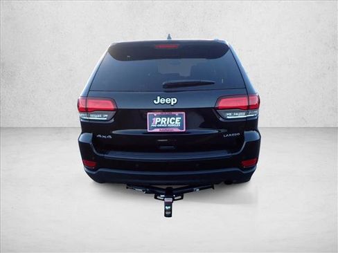 Used 2020 Jeep Grand Cherokee Laredo image 3