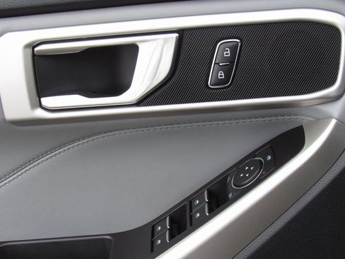 Used 2021 Ford Explorer XLT w/ Equipment Group 202A image 39