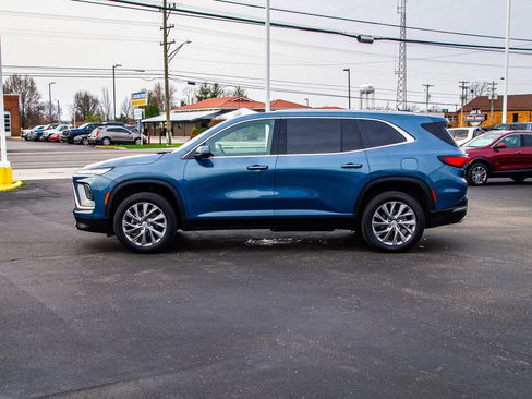 Used 2025 Buick Enclave Preferred image 4