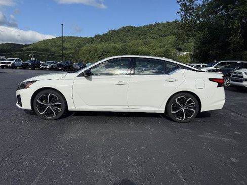 Used 2024 Nissan Altima 2.5 SR FWD image 1