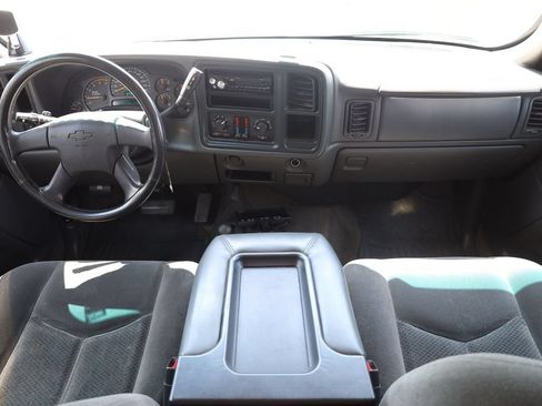 Used 2005 Chevrolet Silverado 2500 LS w/ Heavy-Duty Power Package AWD/4WD image 18