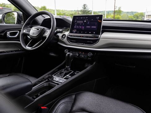 Used 2026 Jeep Compass Limited AWD/4WD image 30