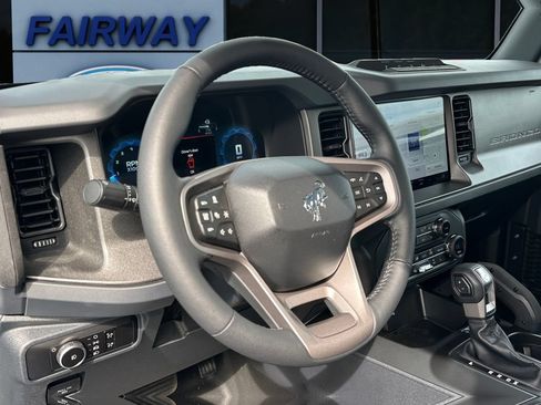 Used 2026 Ford Bronco Badlands AWD/4WD image 13