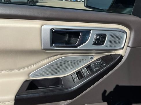 Used 2020 Ford Explorer Platinum w/ Premium Technology Package image 35