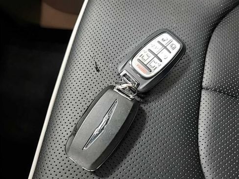 Used 2024 Chrysler Pacifica Limited FWD image 14