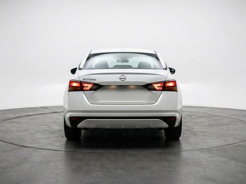 Used 2025 Nissan Altima 2.5 SV FWD image 7
