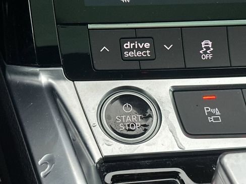 Used 2023 Audi e-tron Premium w/ Convenience Plus Package image 20