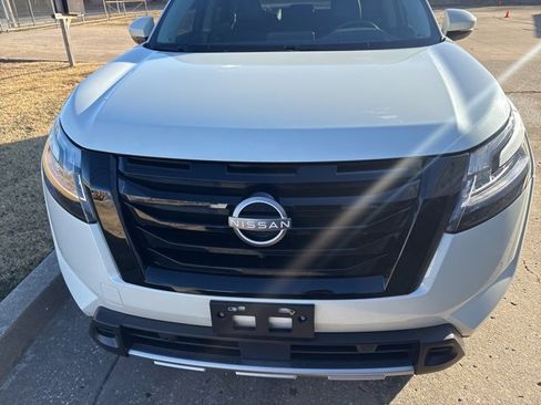 Used 2024 Nissan Pathfinder Platinum w/ Cargo Package image 2