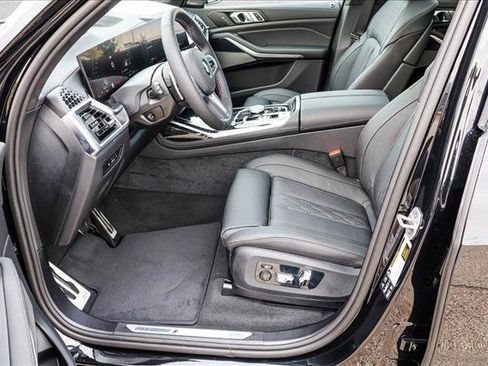 Used 2025 BMW X7 M60i image 12