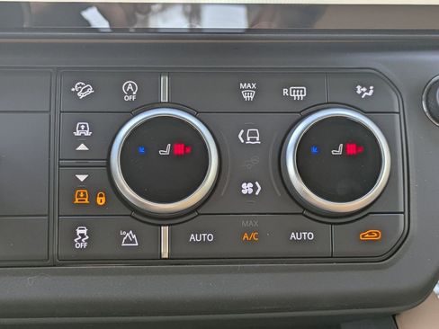 New 2026 Land Rover Defender 130 X-Dynamic SE AWD/4WD image 25
