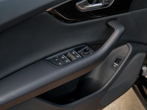 Used 2021 Audi Q8 Premium w/ Convenience Package image 40