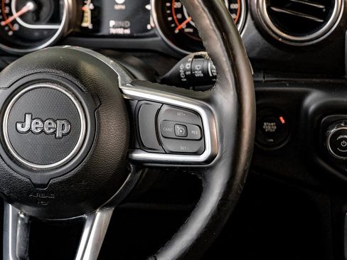 Used 2021 Jeep Wrangler Unlimited Sahara image 28