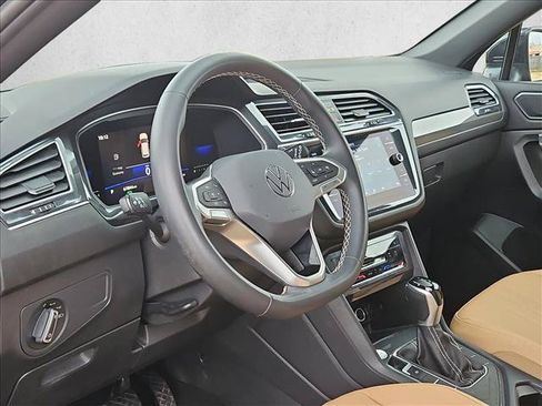 Used 2023 Volkswagen Tiguan SE FWD image 10