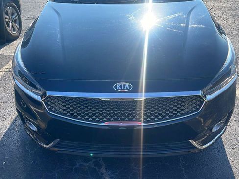 Used 2017 Kia Cadenza Premium w/ Luxury Package FWD image 3