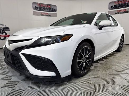 Used 2023 Toyota Camry SE image 7
