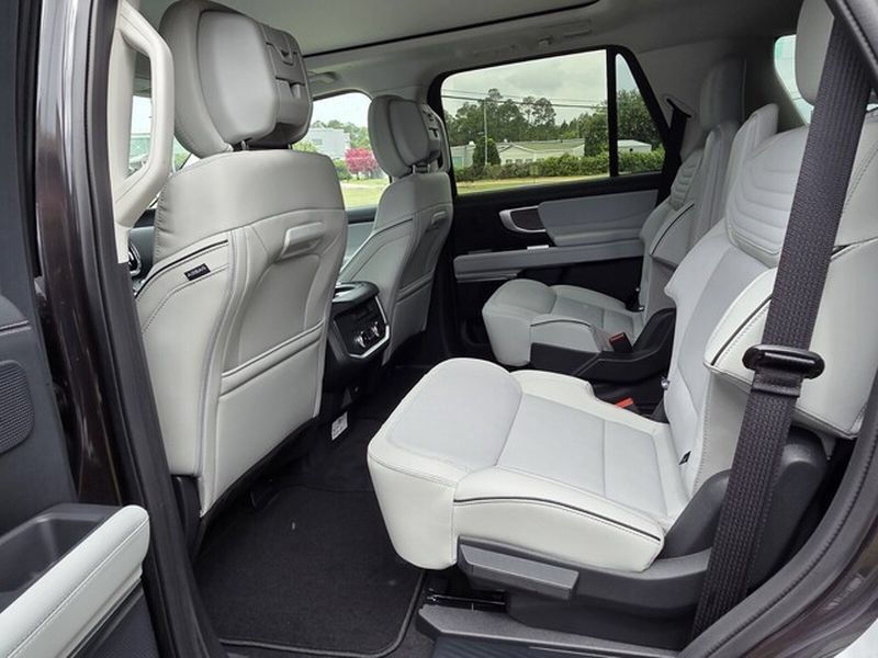 New 2026 Ford Expedition Platinum w/ Platinum Ultimate Package AWD/4WD image 6
