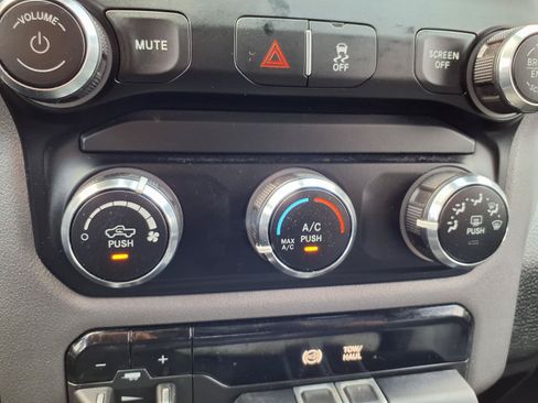 Used 2024 RAM 2500 Big Horn AWD/4WD image 7