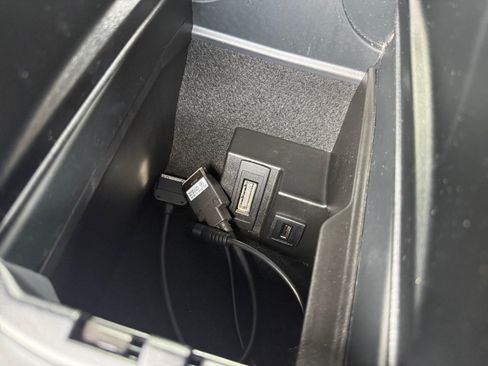 Used 2013 Mercedes-Benz C 300 4MATIC Sedan image 25