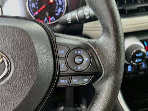 Used 2019 Toyota RAV4 XLE w/ Convenience Package FWD image 20