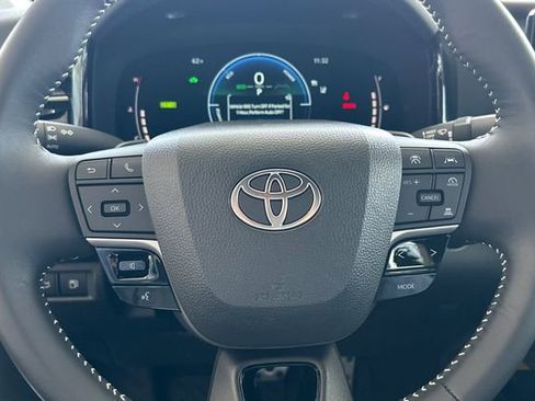 Used 2025 Toyota Camry SE FWD image 27