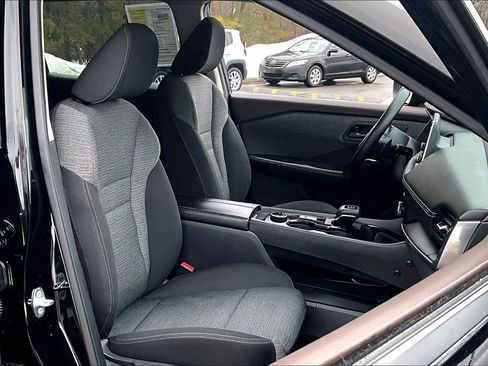 Used 2021 Nissan Rogue S image 9