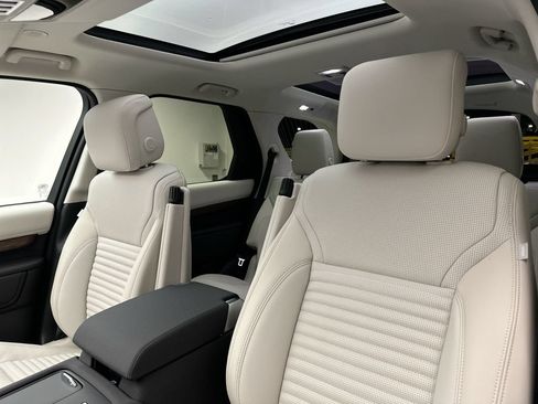 Certified 2025 Land Rover Discovery S AWD/4WD image 7