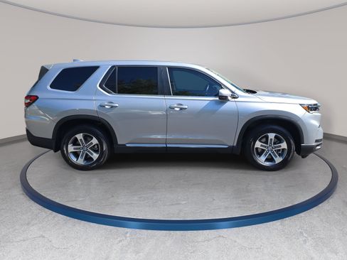 Used 2025 Honda Pilot EX-L image 4