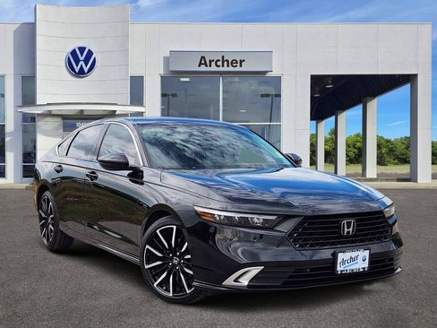 Used 2025 Honda Accord Touring image 1