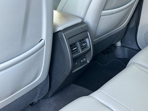 Used 2022 Cadillac XT4 Luxury w/ Cold Weather Package FWD image 15